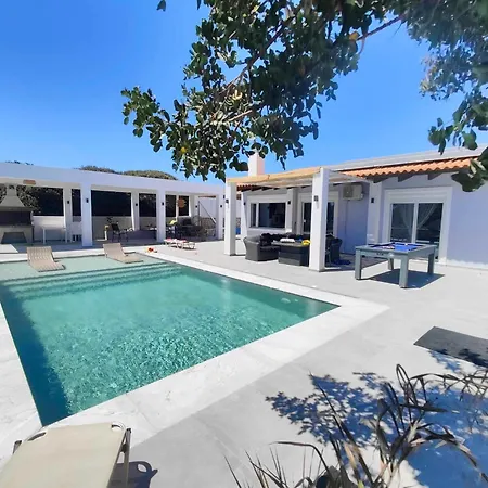 Cathrin Beachfront * Плиммири