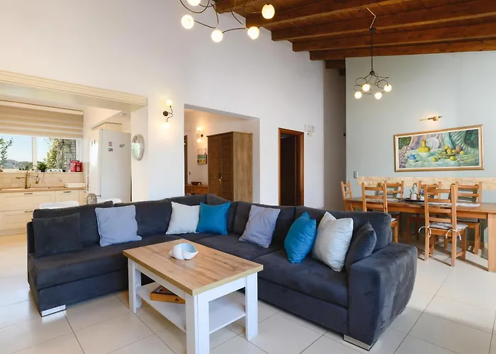 Cathrin Beachfront * Плиммири