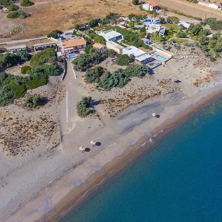 Cathrin Beachfront * Πλημμύρι