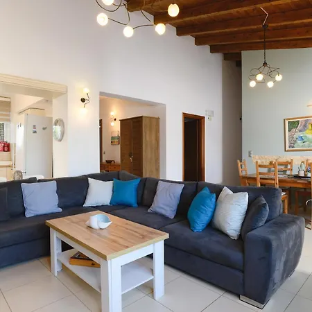 Cathrin Beachfront * Plimmiri